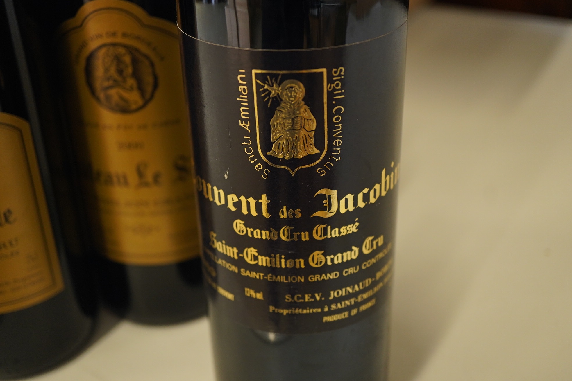 A mixed parcel of Bordeaux red wine